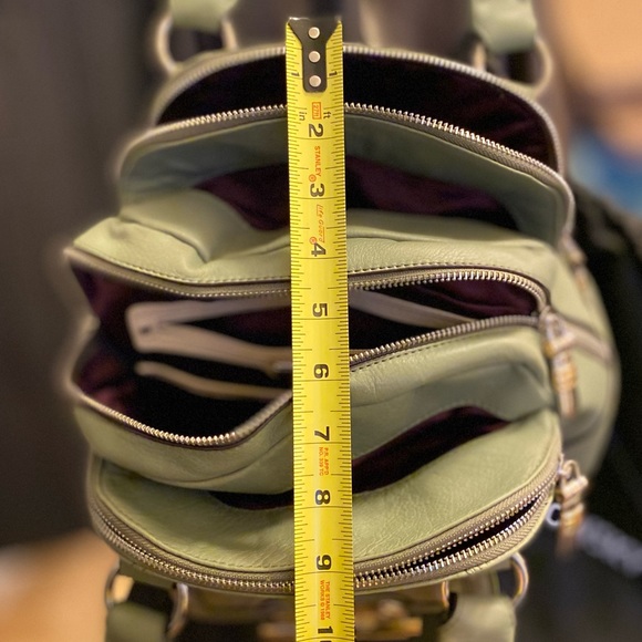 B. Makowsky phenomenal purse, plethora of pockets, butter leather, gold hardware - Picture 2 of 13